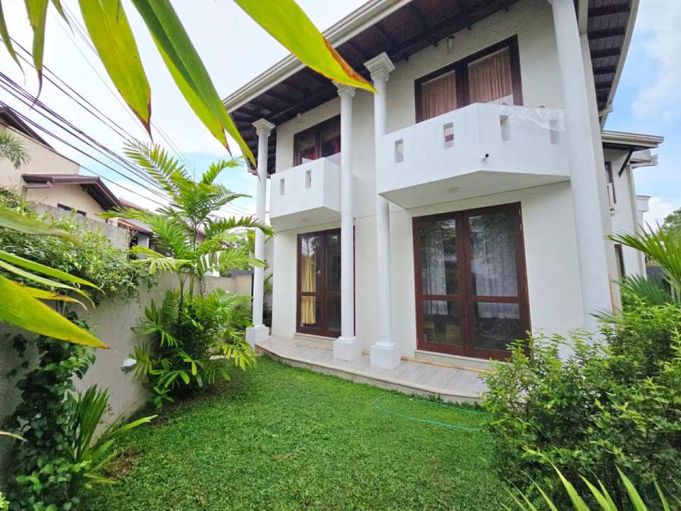 5 Bedrooms House For Sale near Thalawathugoda