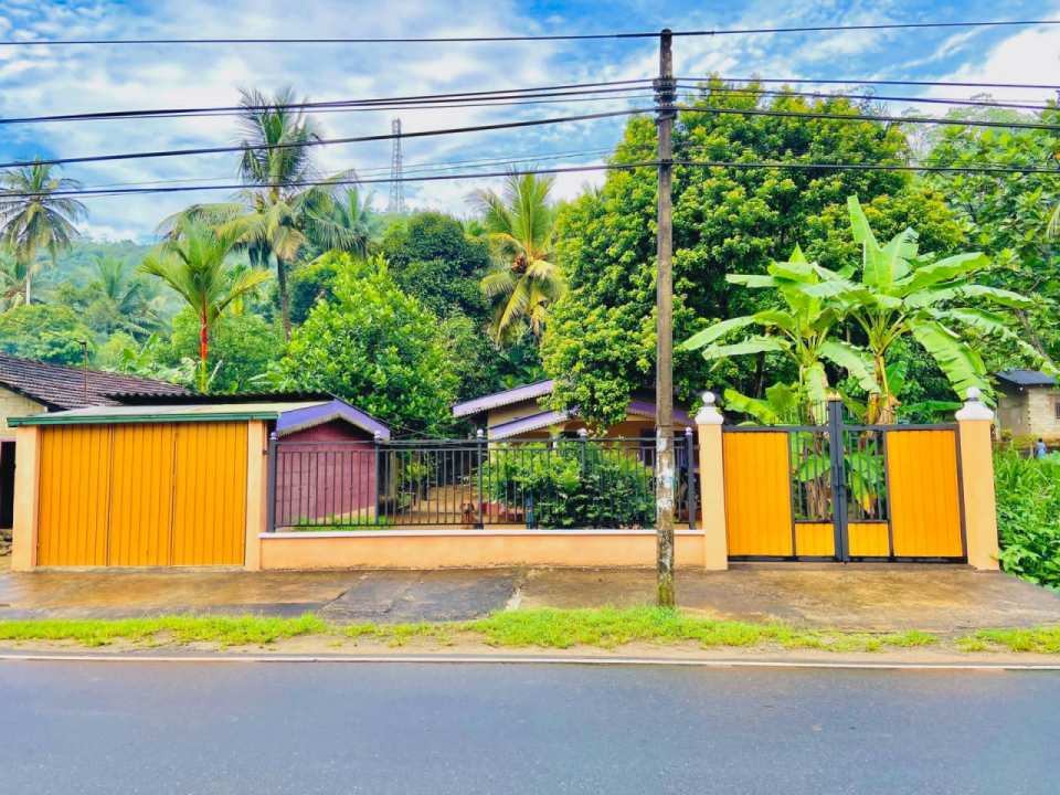 🏡 Prime Property with a House for Sale – Facing the Main 125 Bus Route!